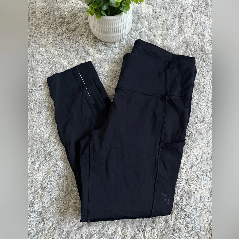 Lululemon Fast and Free Crop - Picture 2 of 11